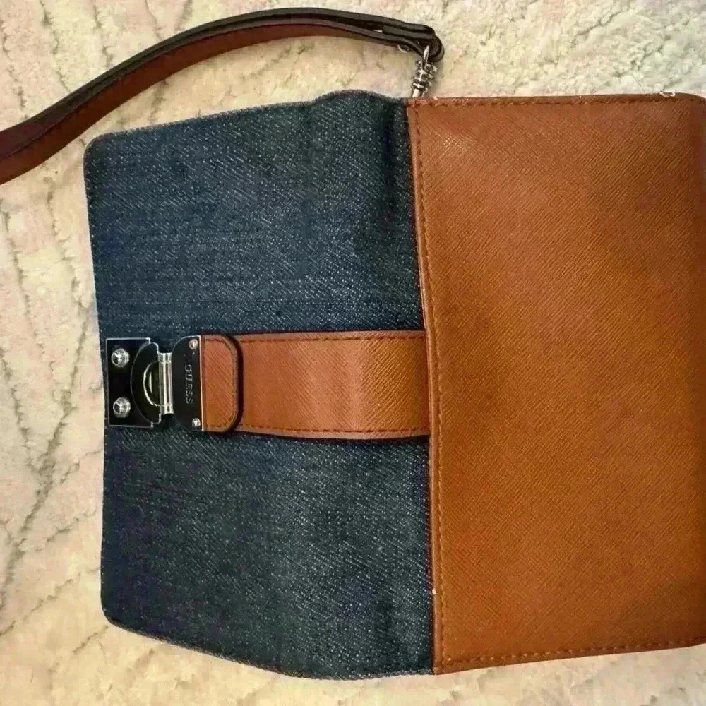 Guess wallet - Picture 3 of 6
